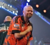 WK Darts zit erop voor Raymond van Barneveld: Nederlander verliest met duidelijke cijfers van ex-wereldkampioen