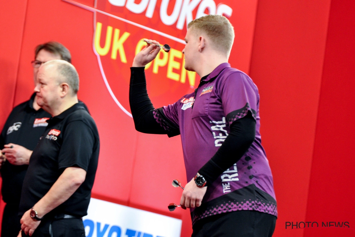 Eerste Belg meteen uitgeschakeld op WK Darts: Mike De Decker verliest kansloos van Japanner 