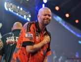 WK Darts zit erop voor Raymond van Barneveld: Nederlander verliest met duidelijke cijfers van ex-wereldkampioen